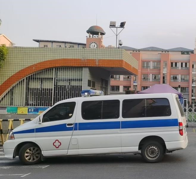 歙县救护车出租护送骨折病人一公里多少钱